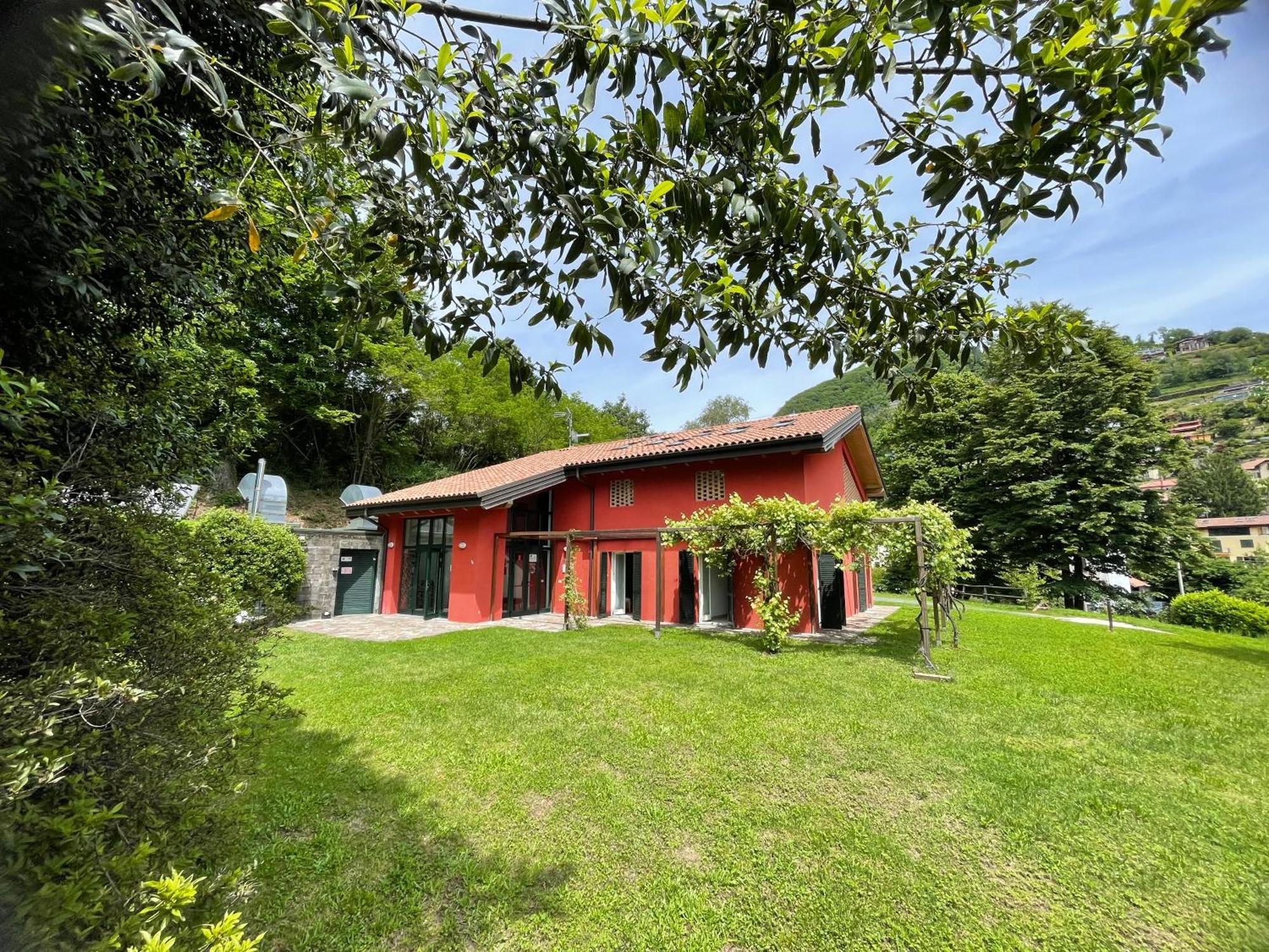 Ostello Casa Rossa Лавено-Момбелло Экстерьер фото