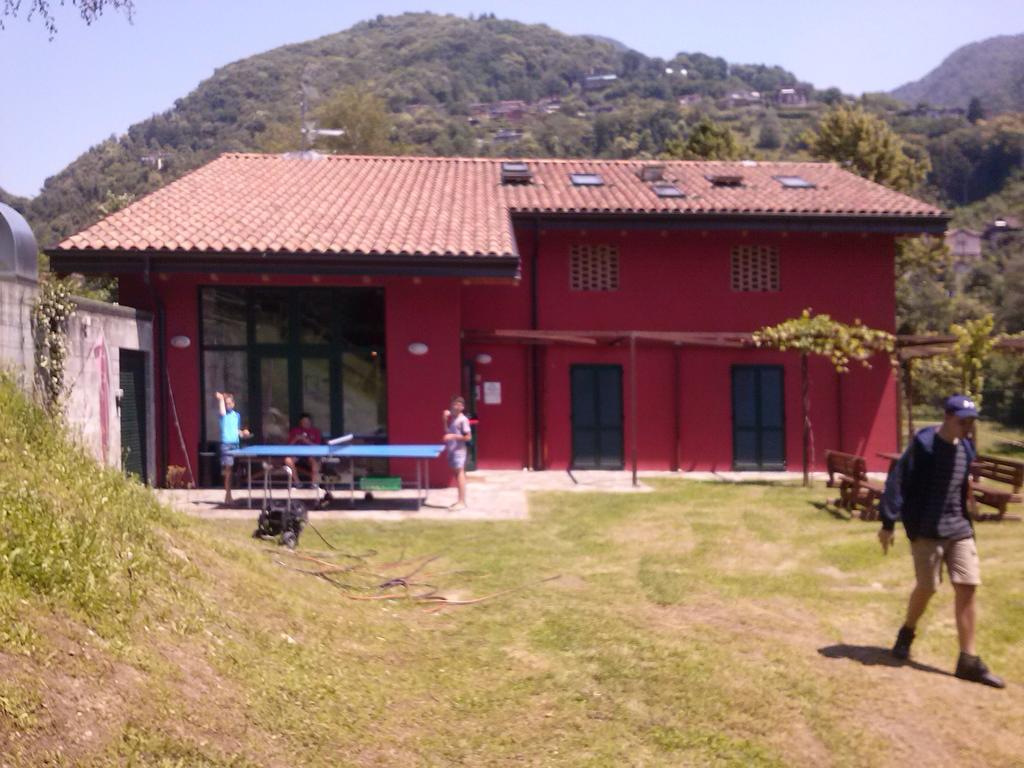 Ostello Casa Rossa Лавено-Момбелло Экстерьер фото