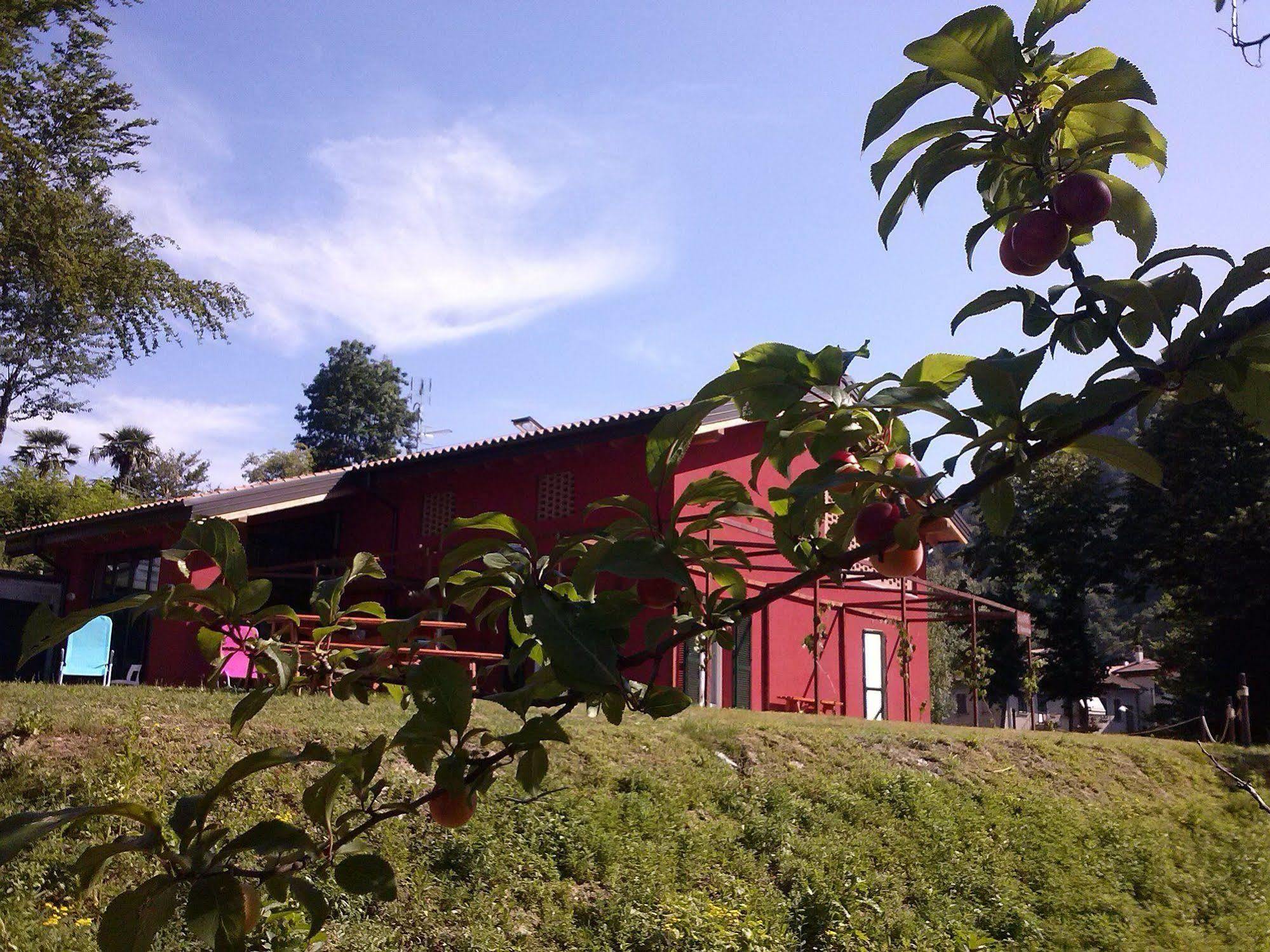 Ostello Casa Rossa Лавено-Момбелло Экстерьер фото